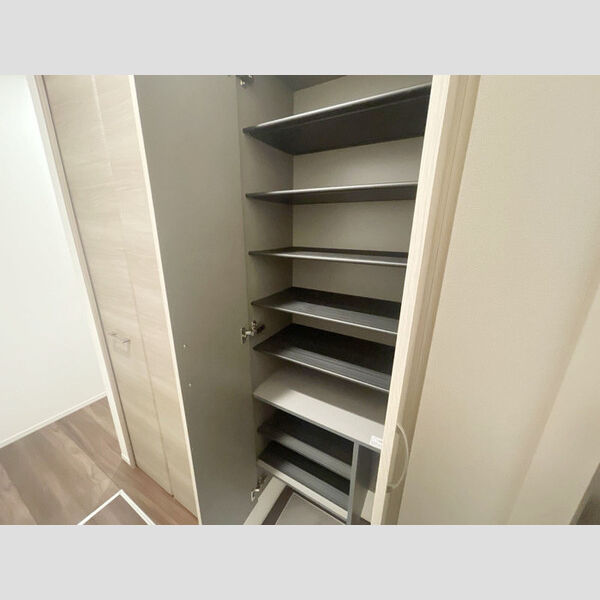 D-ROOM八幡町102号室 玄関