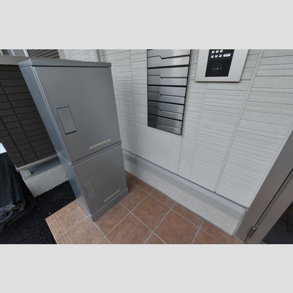 メタルフォックス302号室 宅配ボックス