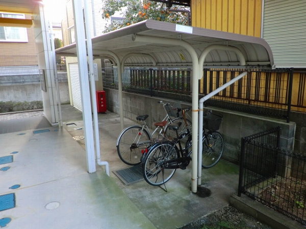レオパレスＲｙｏｕ202号室 屋根付き駐輪場