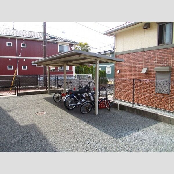 ヒルサイドコート　参番館 駐車場