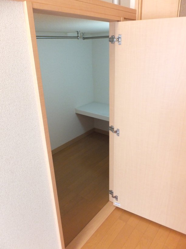 レオパレスカナスギ105号室 内観