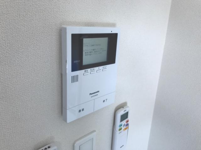 プリムローズ102号室 カメラ付インターホン