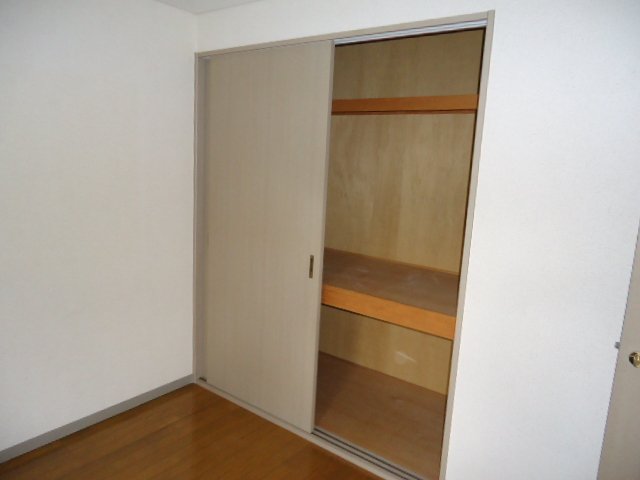 グリーンプレイス205号室 洋室収納