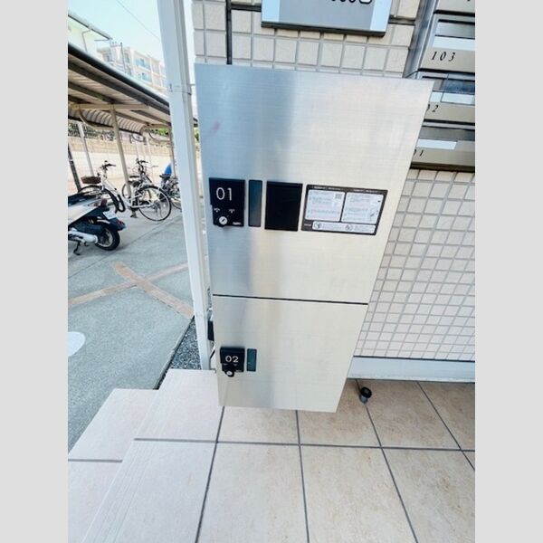 With湘南　A102号室 宅配ボックス
