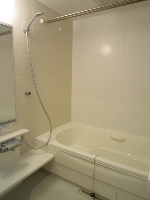 ロイヤル藤沢 大きなバスタブでゆったりバスタイム