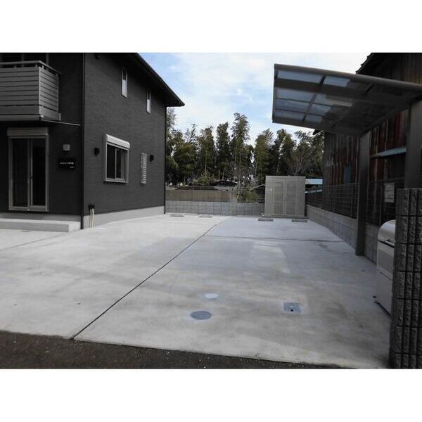 フォレストコート所沢中富 駐車場