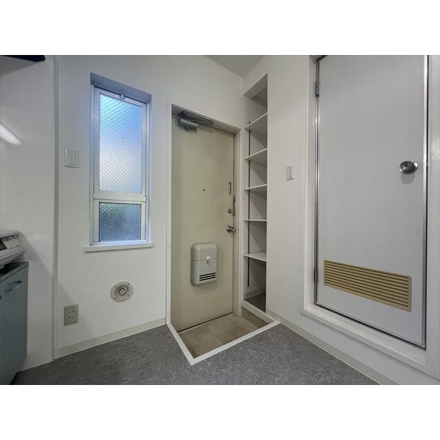 グリーンヒルズ105号室 棚板付き収納あり