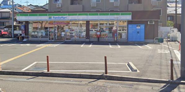 ひなたとそよ風のラ・フローラ 【コンビニエンスストア】ファミリーマート 川越熊野町店まで124ｍ