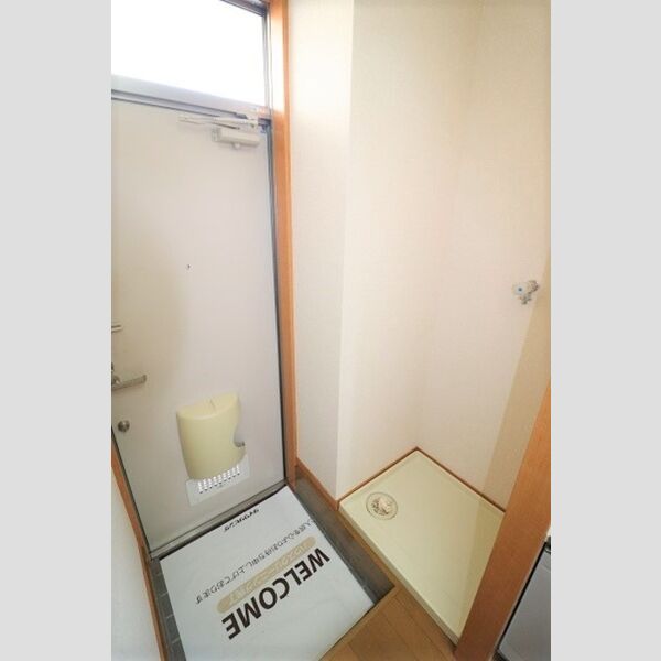 シャトーブリリアント101号室 玄関