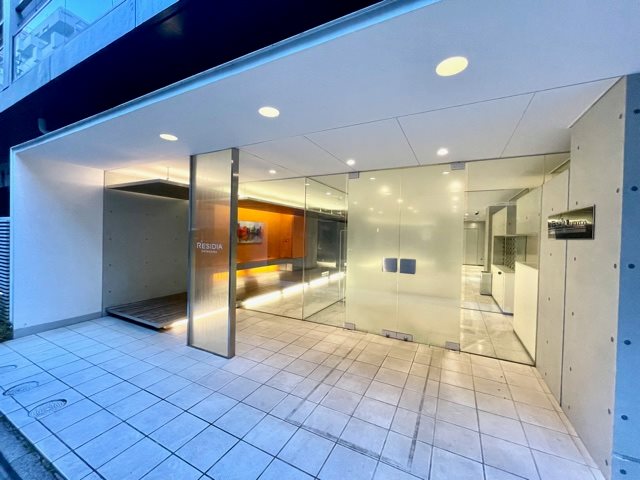 レジディア新川3階 エントランス
