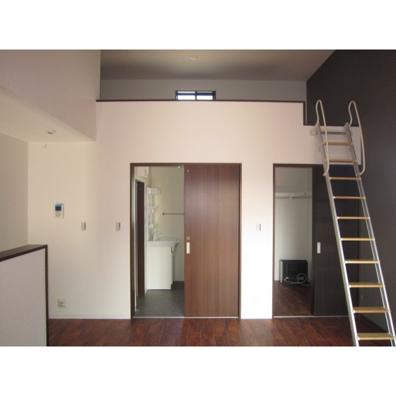 ローランド 内観