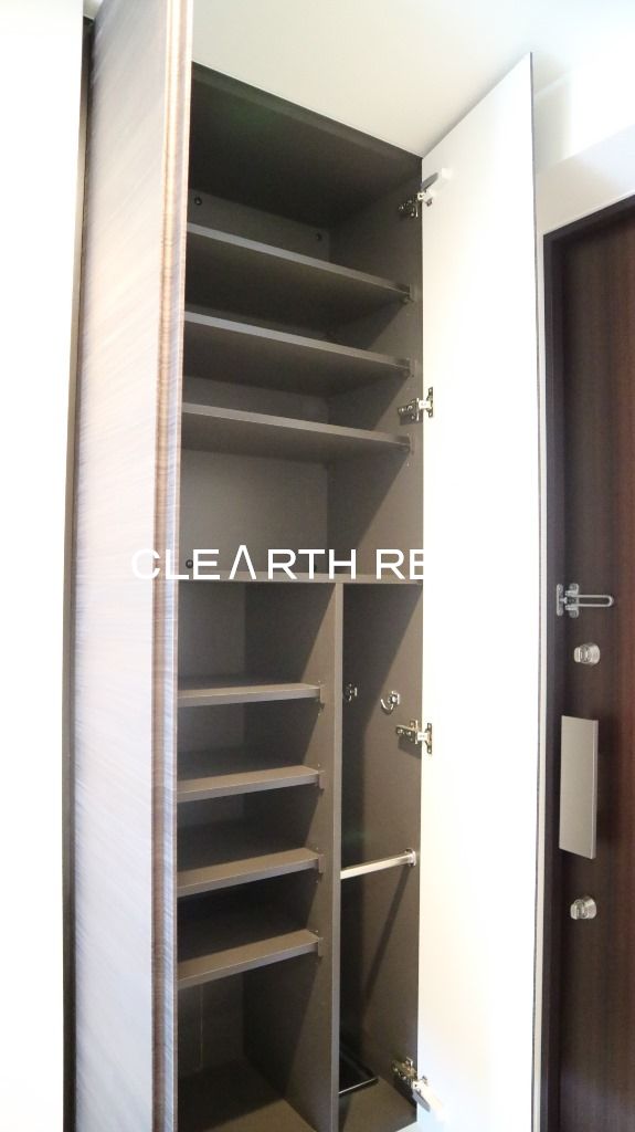 コンシェリア駒沢 ＴＨＥ ＲＥＳＩＤＥＮＣＥ ★トール型下足入れ★
