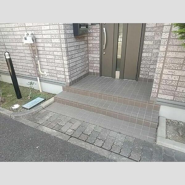 ル・ソレイユシェソワ　ABCDB101号室 エントランス