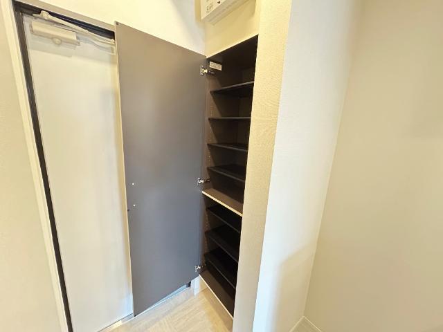 OceanCoastTsudanuma（オーシャンコーストツダヌマ）302号室 下駄箱