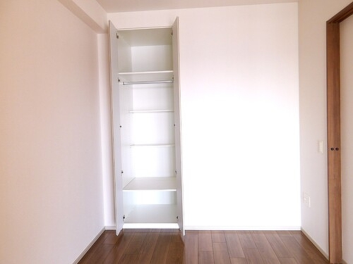 ライオンズ武蔵浦和ブライトフォート クロゼット(洋室約5.0畳)　※2025年10月撮影