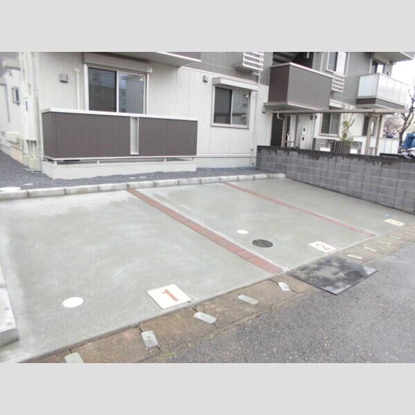 ルシェリア一番館・二番館 駐車場