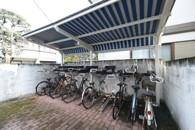 ドム雪ケ谷大塚2階 駐輪場