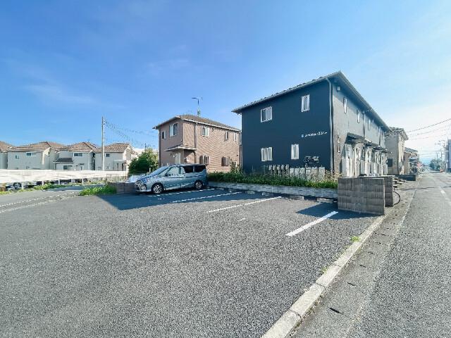 シャルム・エリー 駐車場