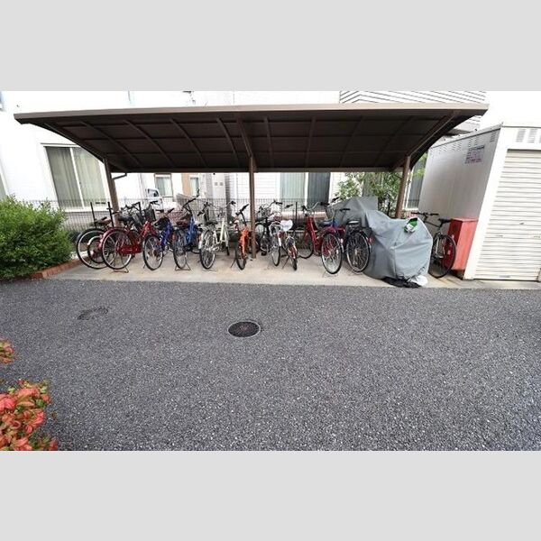 レガロ末広 駐輪場