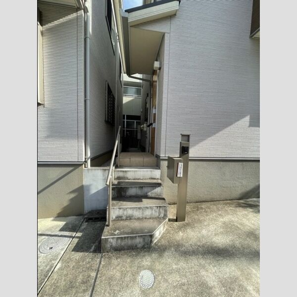 ラフィーネ(東みずほ台)　C 玄関前