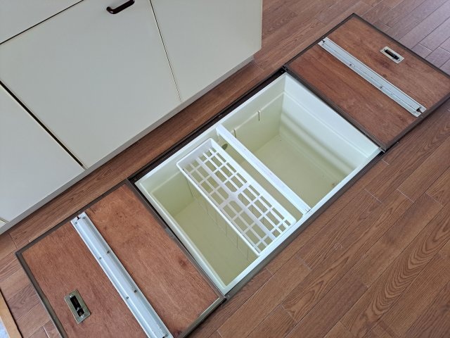 サニーハウス102号室 床下収納