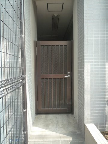 ベスト伊勢佐木町303号室 エントランス