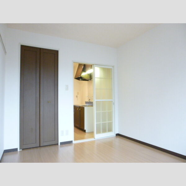 ロイヤルコート　壱番館101号室 居室