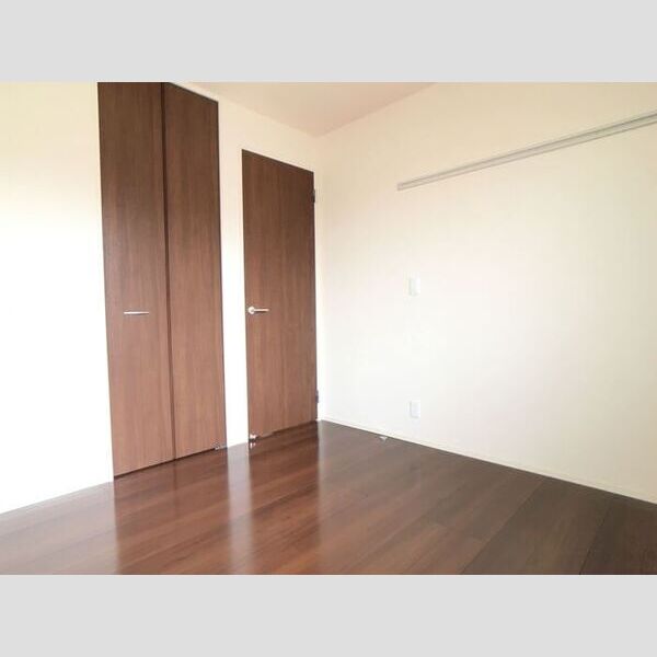 ブリュンヒルト202号室 洋室