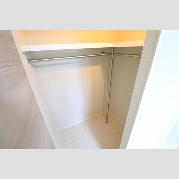 ゲートレジデンス鶴見502号室 ウォークインクローゼット