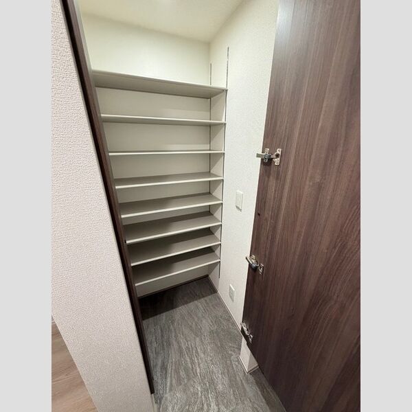 シンビジウム湘南台201号室 玄関