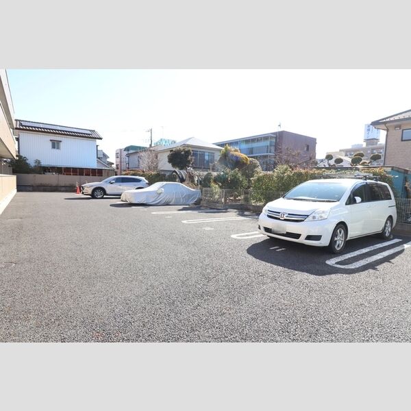 イースト・コート203号室 駐車場