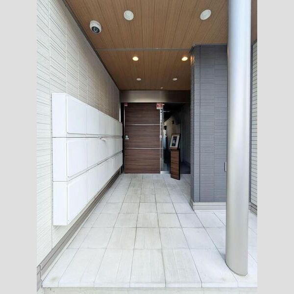 Resilience　A 正面出入口