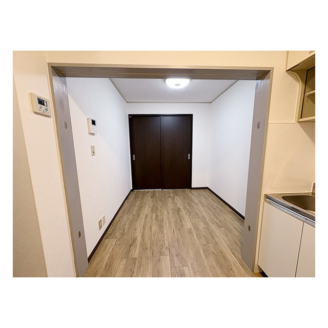 ローズパティオ105号室 4.5帖のダイニングキッチン