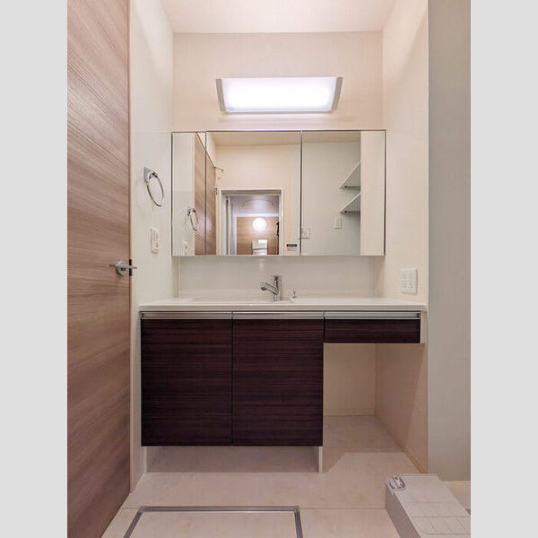 レフィナード103号室 洗面所