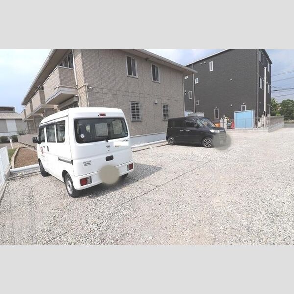 モダンコートウラワ 駐車場