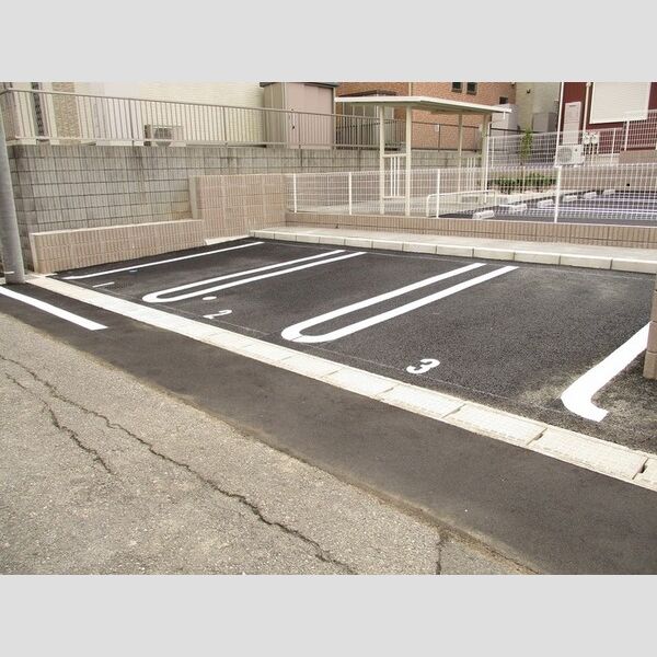 エバーハウス 駐車場