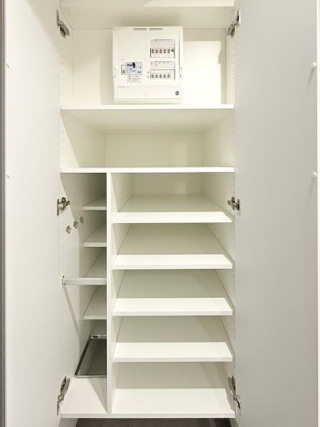 エレミ本蓮沼7階 リビング