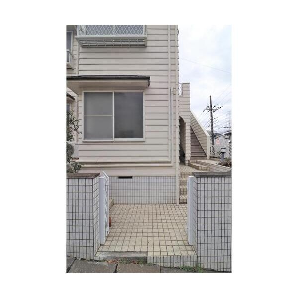 フラットタキザワB号棟 エントランス