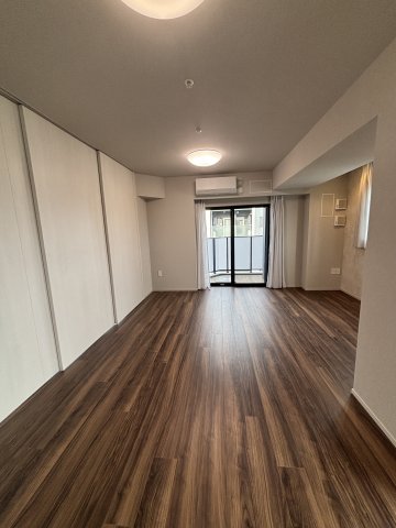 クリオ市谷薬王寺 引戸でリビングと洋室を区切れます。