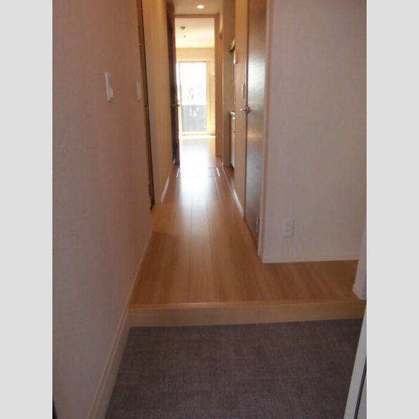 サンモールおおたかの森103号室 玄関