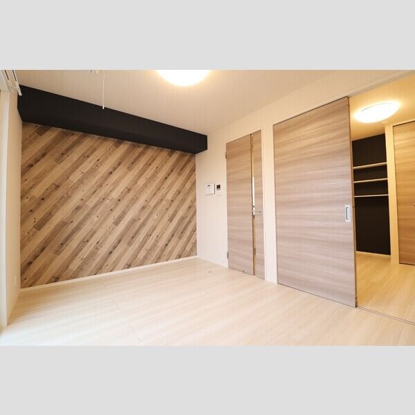 タウンコート上木崎 ★洋室6帖★