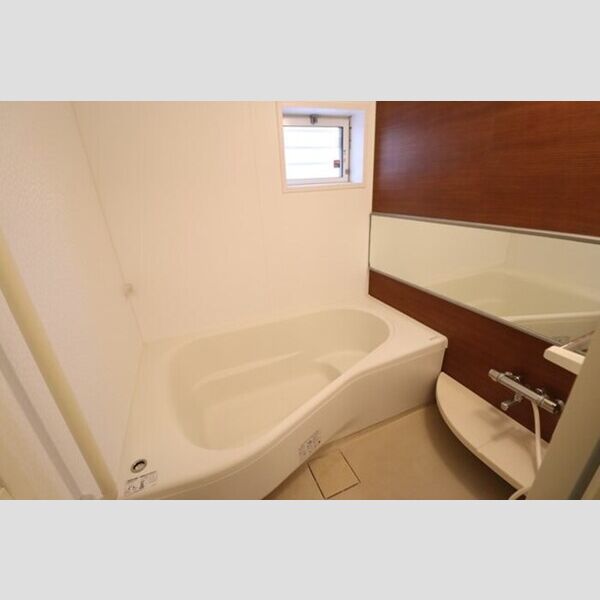 リビングタウン本庄　B101号室 追い焚き機能付き一坪風呂(窓付き)