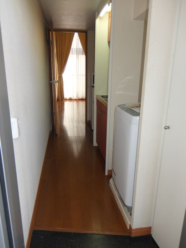 レオパレスシャーペルサン 玄関