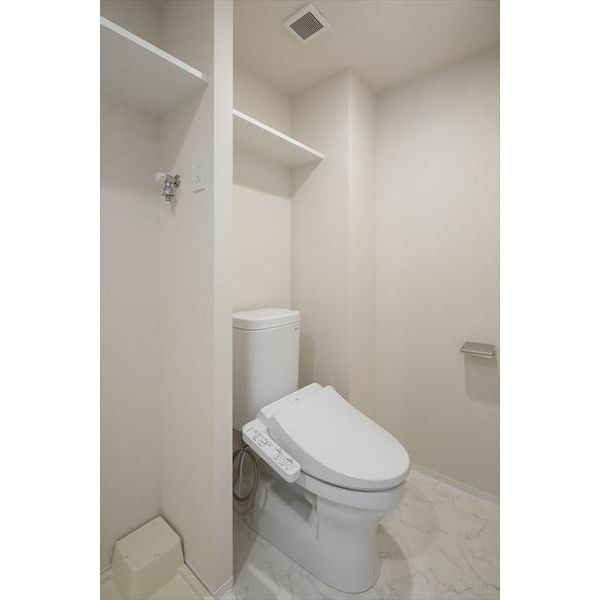 スパシエ大倉山203号室 トイレ