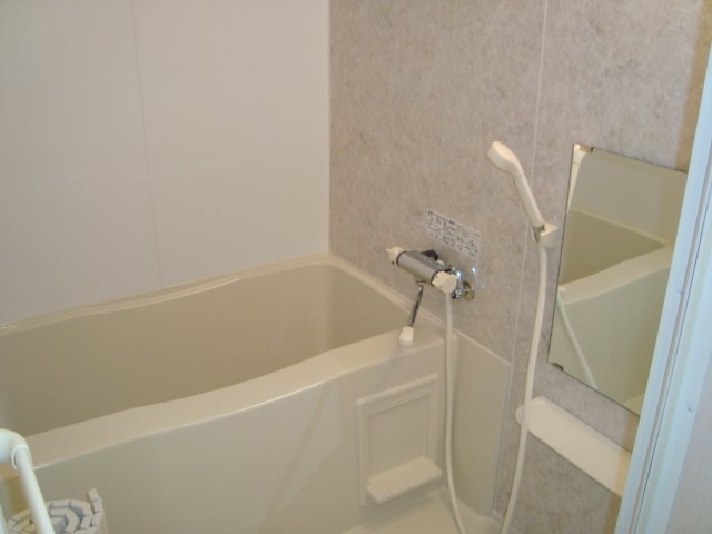 クレアトゥール　エスト　(Ｃｒｅａｔｅｕｒ　ｅｓｔ) バス