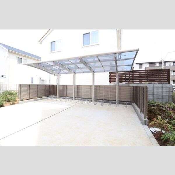 リリー　アネラ 駐輪場