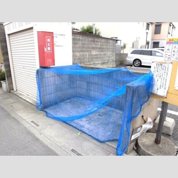 パーシモン302号室 ゴミ集積所
