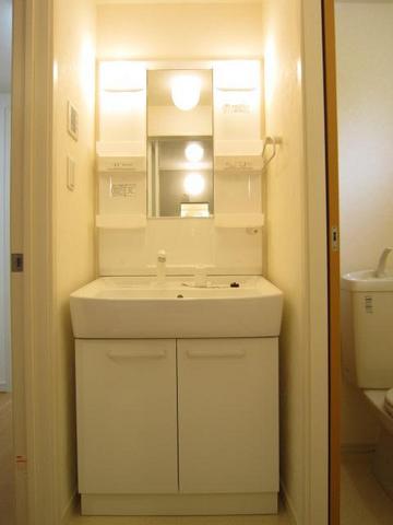 クラッシイキャッスル湘南 使いやすい洗面所です