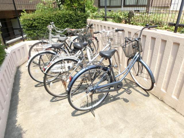 リブレ21梶ヶ谷1階 駐輪スペース　※バイク置き場もございます