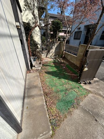 クラフトハウス荒幡 自転車やバイクを置けます。